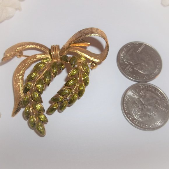 Joan Rivers Signed Gold Bow Brooch Green Leaves Laurel Corsage Pin Tack 7407 - Picture 2 of 7